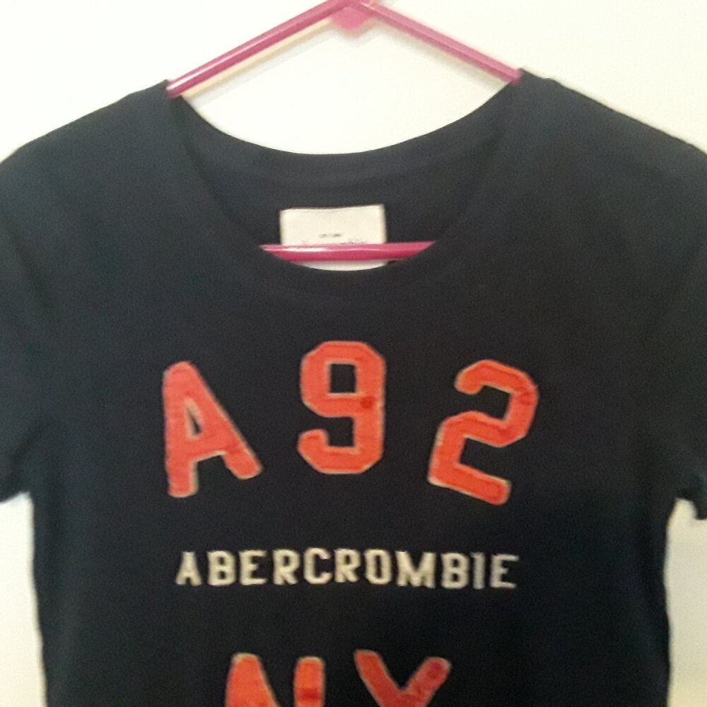 Abercrombie & Fitch N.Y junior size XL dark blue w/red/white patchwork on front - Picture 2 of 5